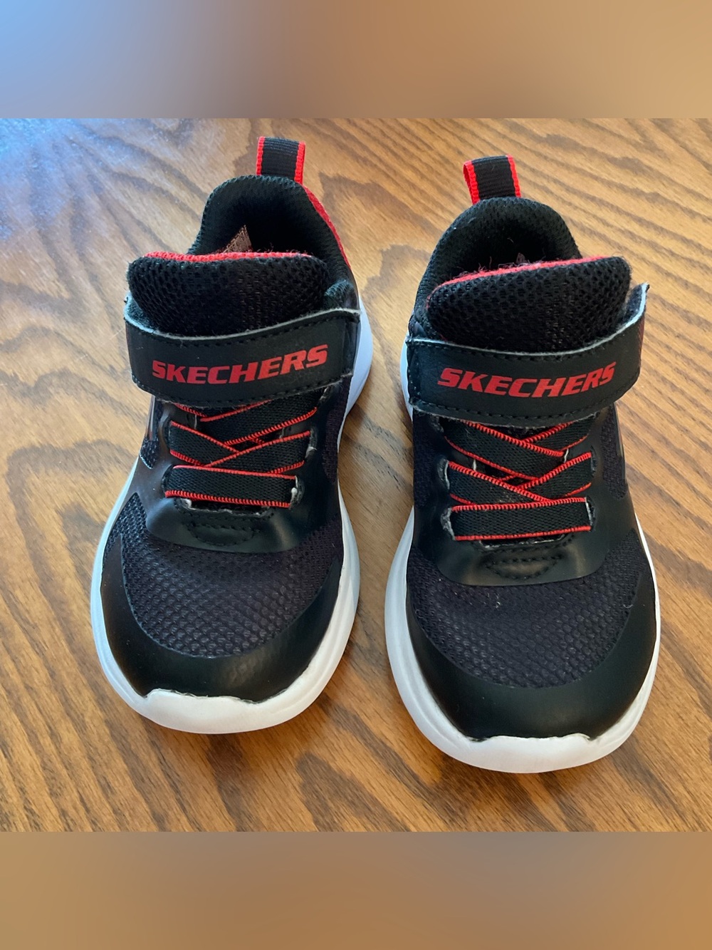 Skechers Black/Red/White Velcro Closing Sneakers Little Boys Sz 7